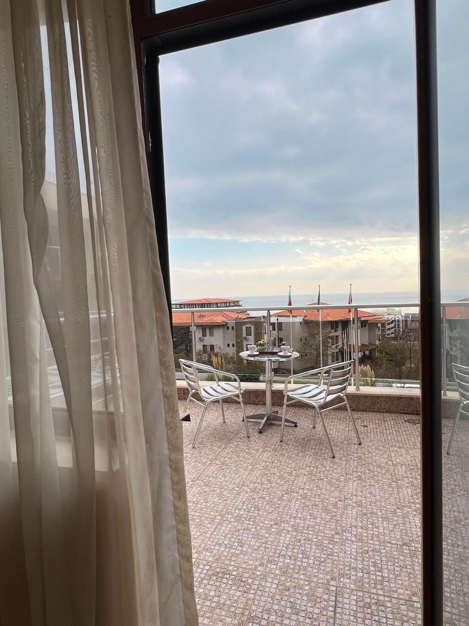 Александра Hotel Sveti Vlas Exterior photo